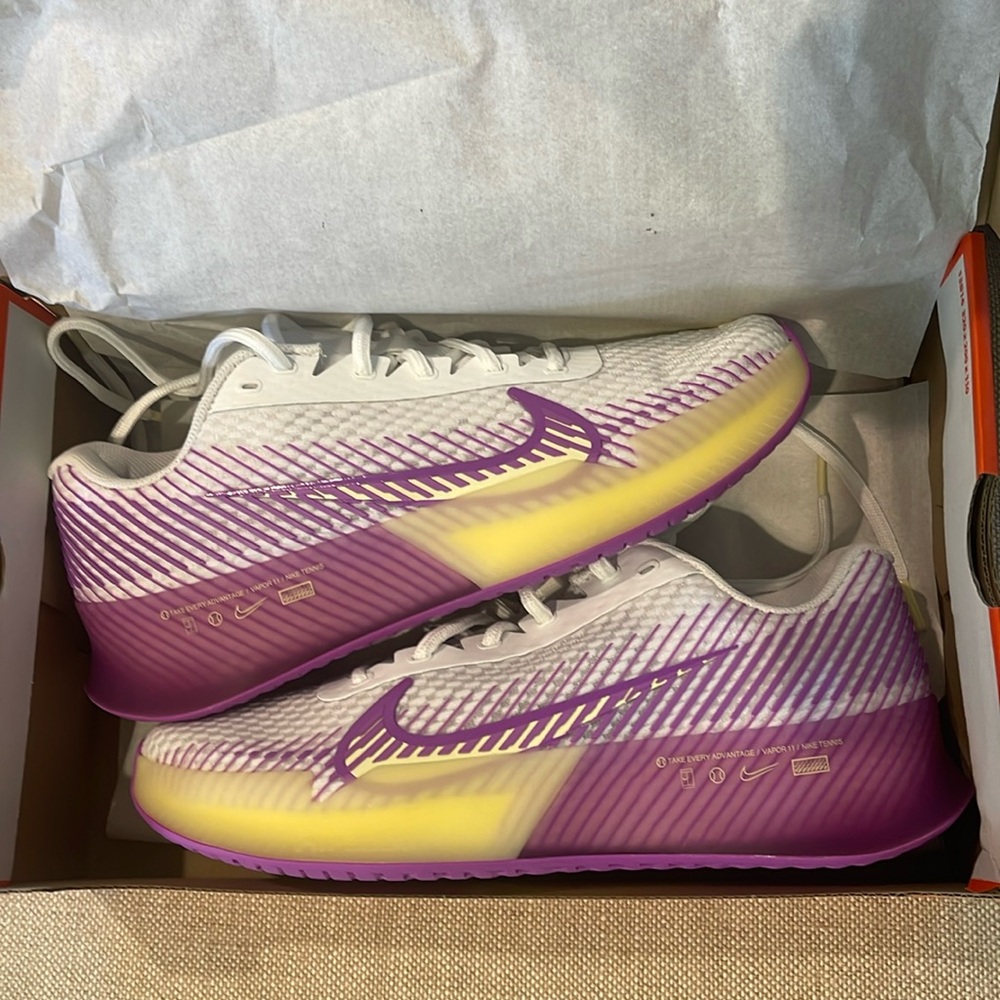 Nike Women’s Tennis Shoes- NEW